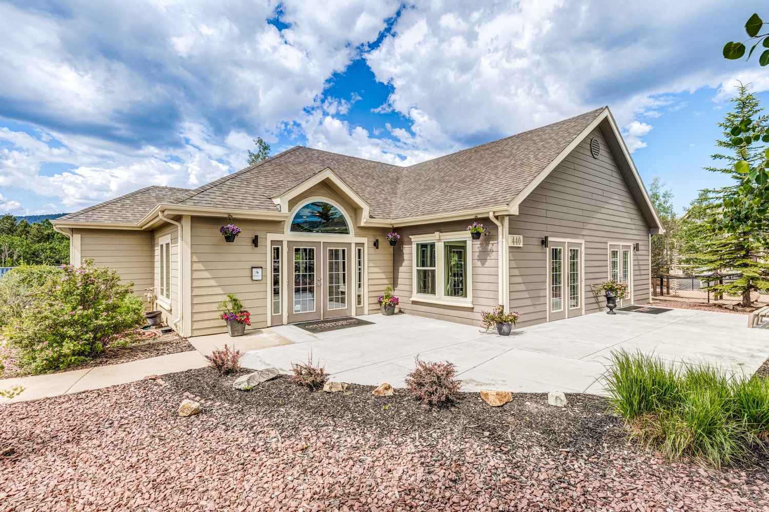 Gold Mountain Village Image 1
